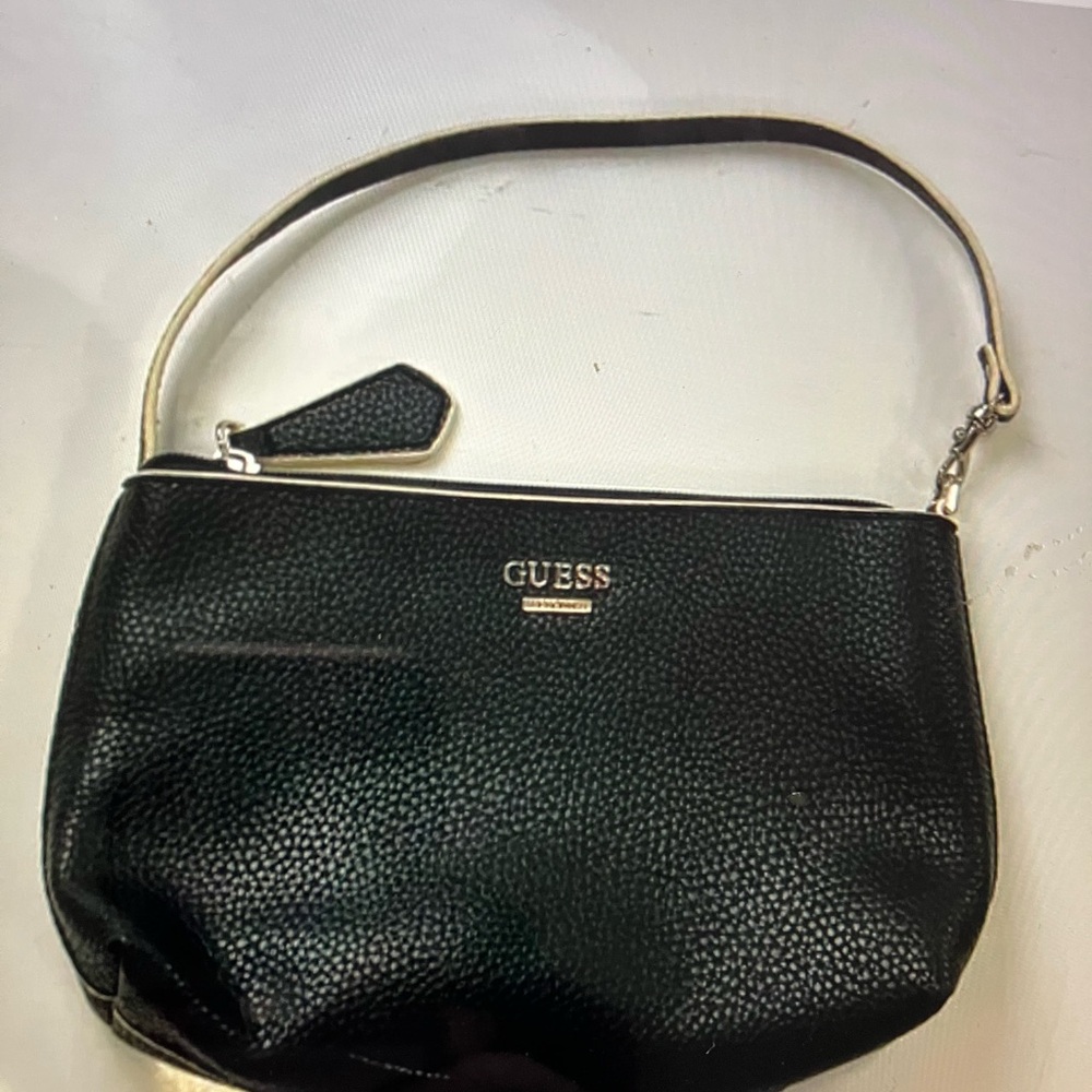 Guess shoulder bag 6x8 clean inside